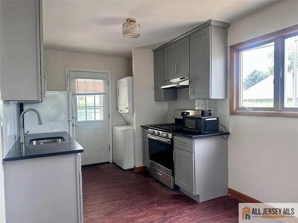 1710 Lincoln Highway Edison, NJ 08817