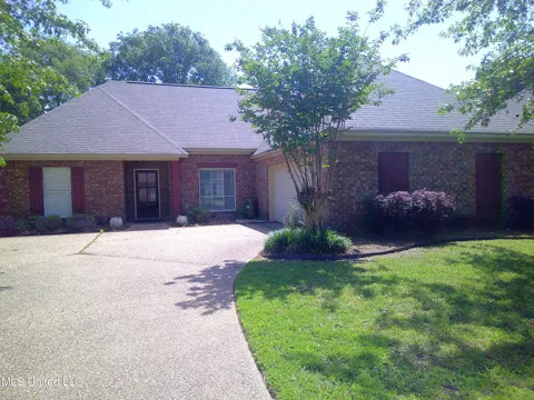 141 Creekside Drive