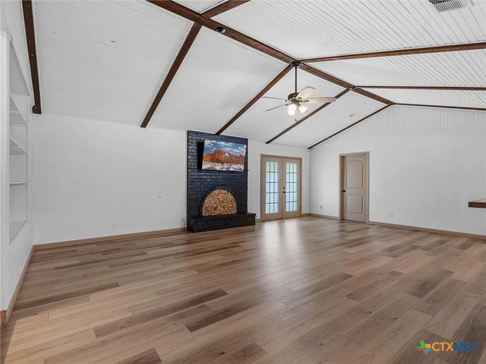 102 Mossridge Universal City, TX 78148