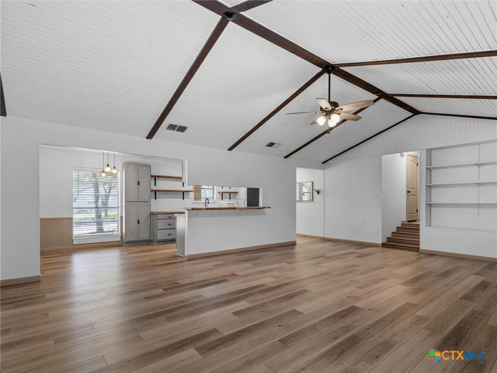 102 Mossridge Universal City, TX 78148