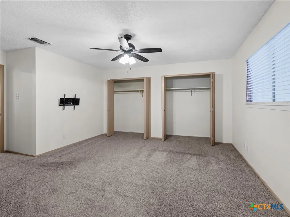 102 Mossridge Universal City, TX 78148
