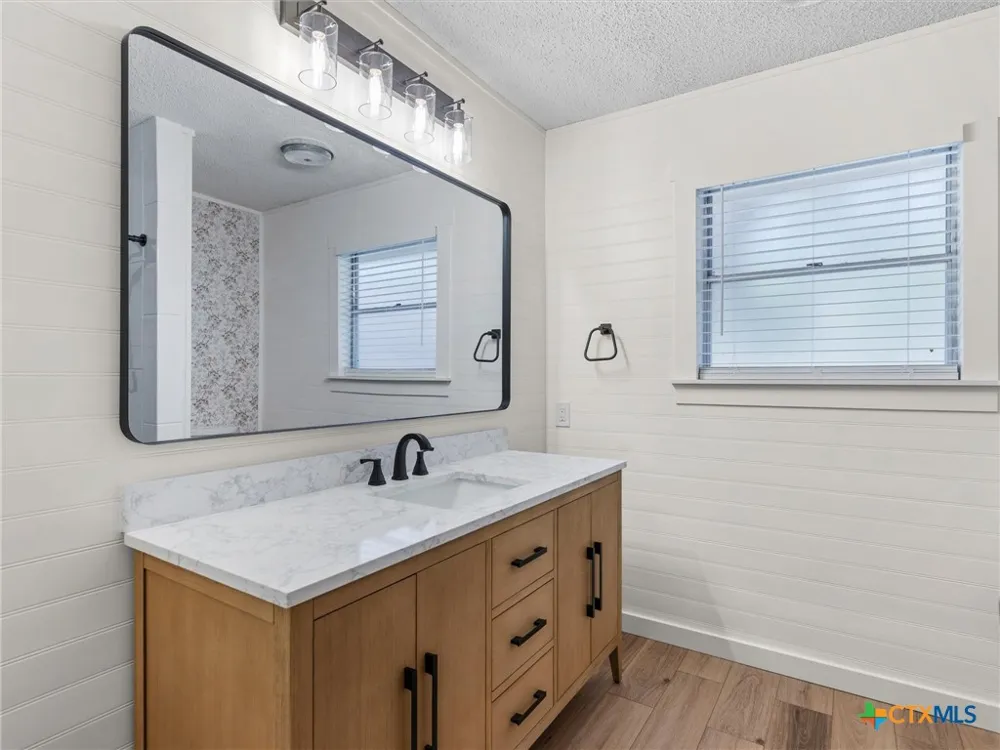 102 Mossridge Universal City, TX 78148