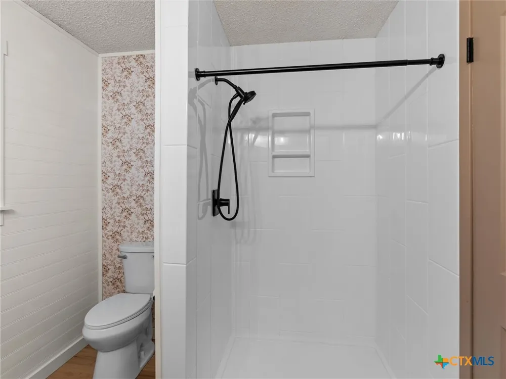 102 Mossridge Universal City, TX 78148