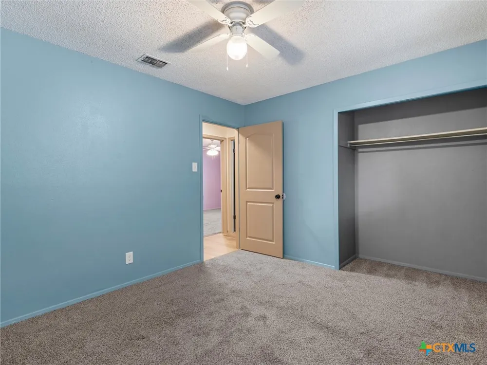 102 Mossridge Universal City, TX 78148