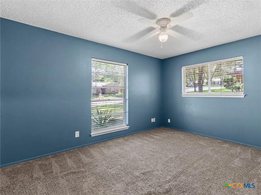 102 Mossridge Universal City, TX 78148