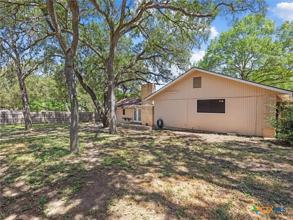 102 Mossridge Universal City, TX 78148