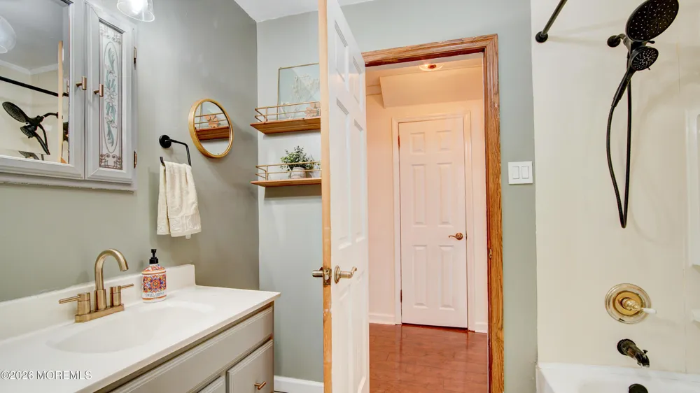 44 Briarwood Avenue Keansburg, NJ 07734