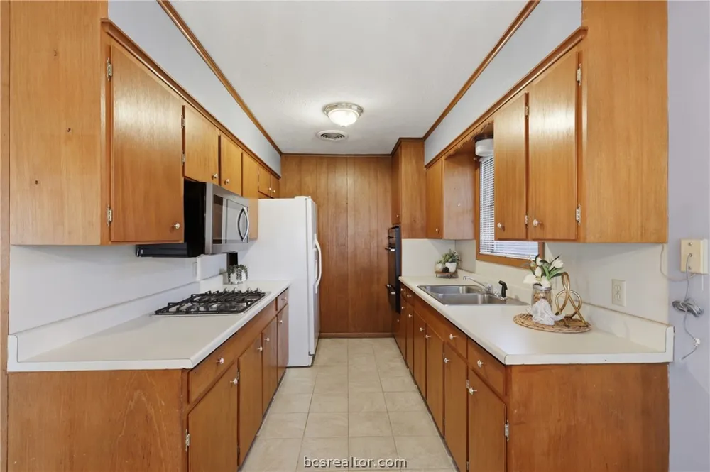 3807 Kelli Lane Bryan, TX 77802