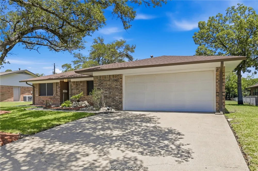 3807 Kelli Lane Bryan, TX 77802