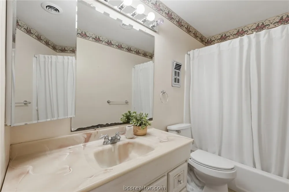 3807 Kelli Lane Bryan, TX 77802