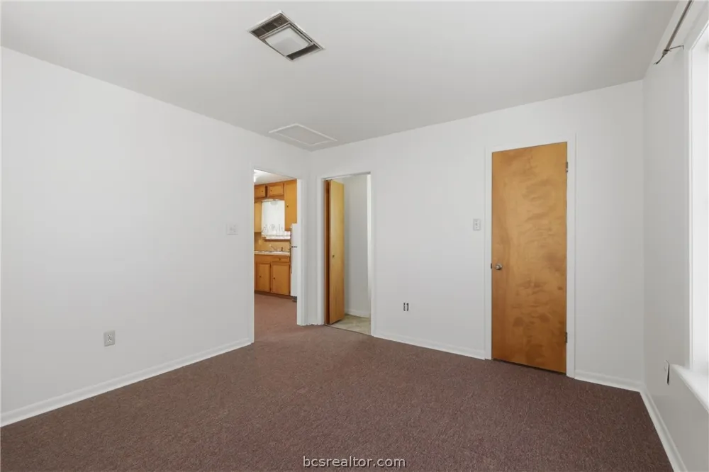 3807 Kelli Lane Bryan, TX 77802