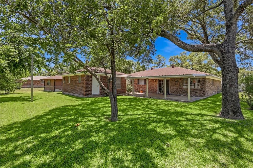 3807 Kelli Lane Bryan, TX 77802