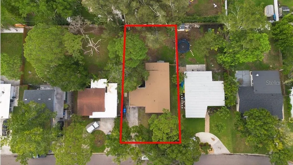 9009 1ST STREET NE St Petersburg, FL 33702
