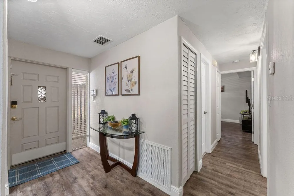 9009 1ST STREET NE St Petersburg, FL 33702