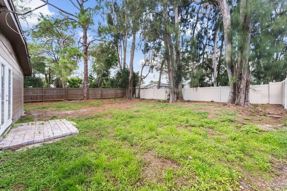 9009 1ST STREET NE St Petersburg, FL 33702