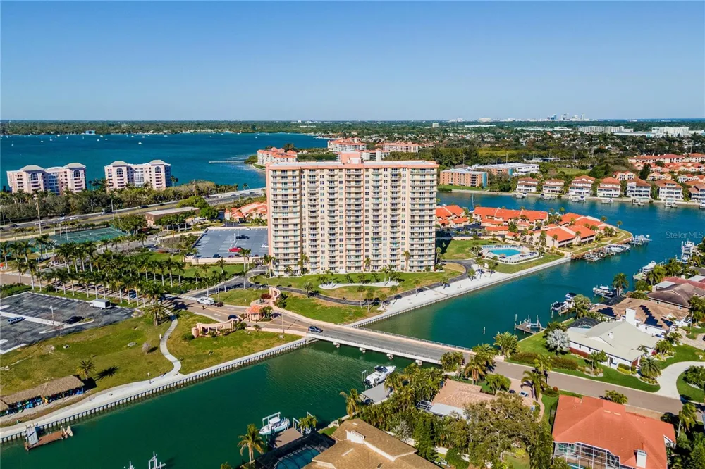 4900 BRITTANY DRIVE S #1512 St Petersburg, FL 33715