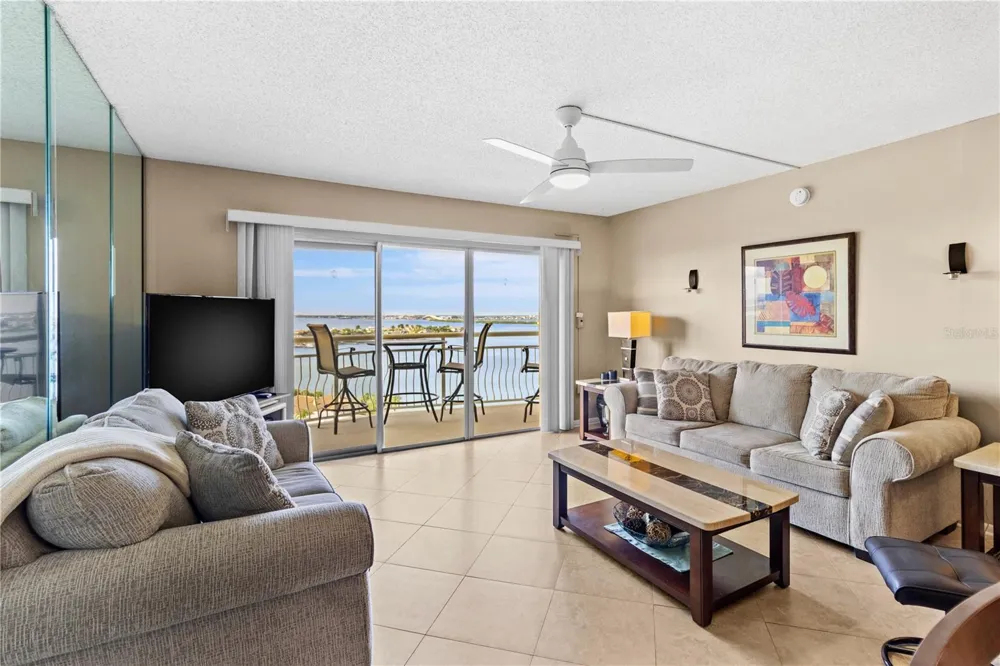 4900 BRITTANY DRIVE S #1512 St Petersburg, FL 33715