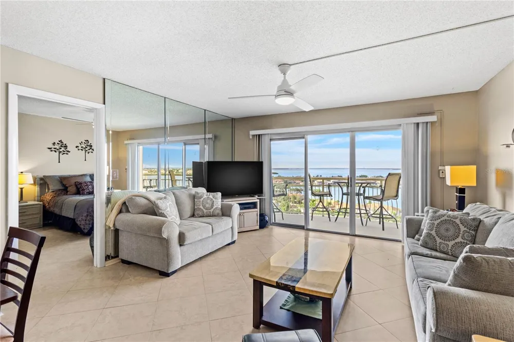 4900 BRITTANY DRIVE S #1512 St Petersburg, FL 33715