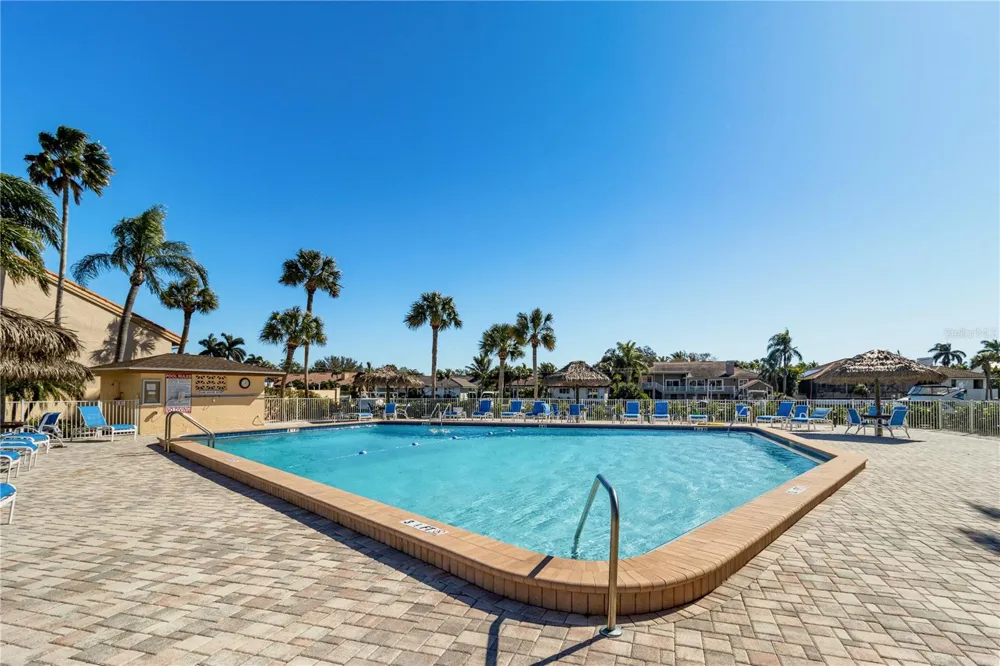 4900 BRITTANY DRIVE S #1512 St Petersburg, FL 33715