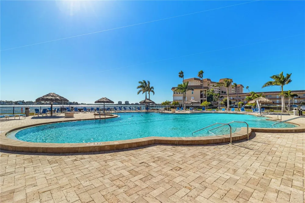 4900 BRITTANY DRIVE S #1512 St Petersburg, FL 33715