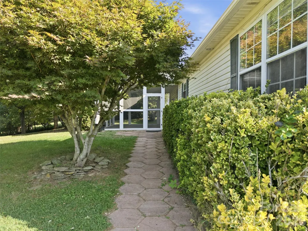 11 Brant Lane Weaverville, NC 28787