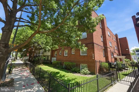 526 KENYON STREET NW #201