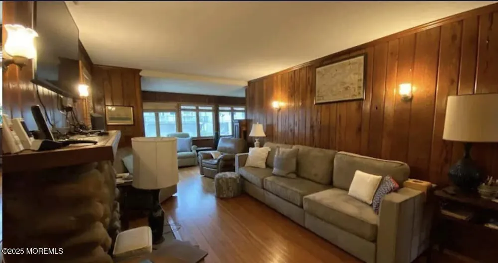 12 E Beardsley Avenue Long Beach, NJ 08008