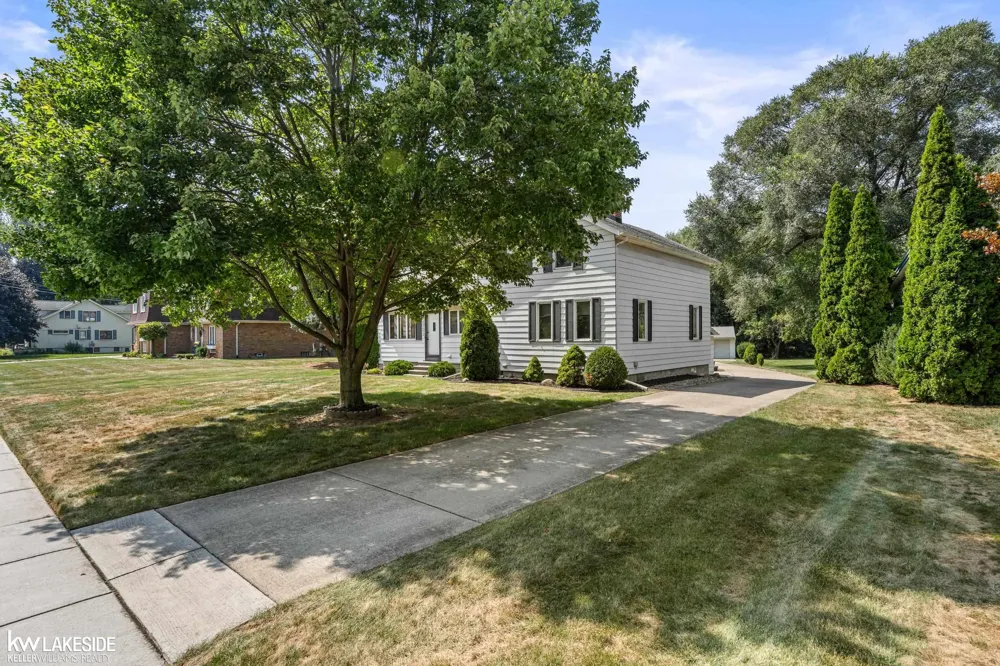 32251 Fruehauf Road Fraser City, MI 48026