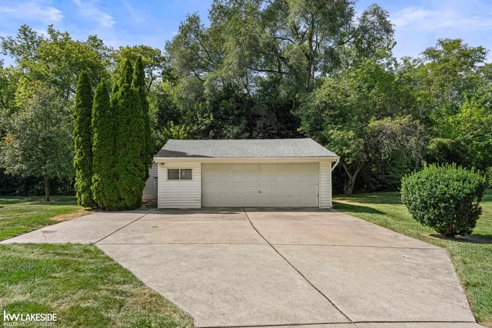 32251 Fruehauf Road Fraser City, MI 48026