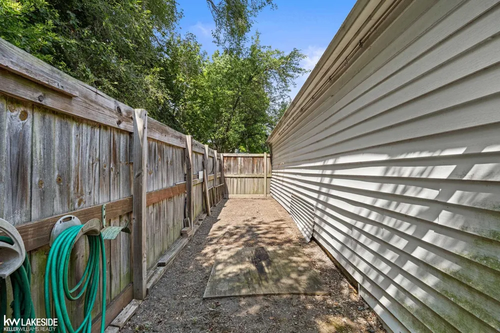 32251 Fruehauf Road Fraser City, MI 48026