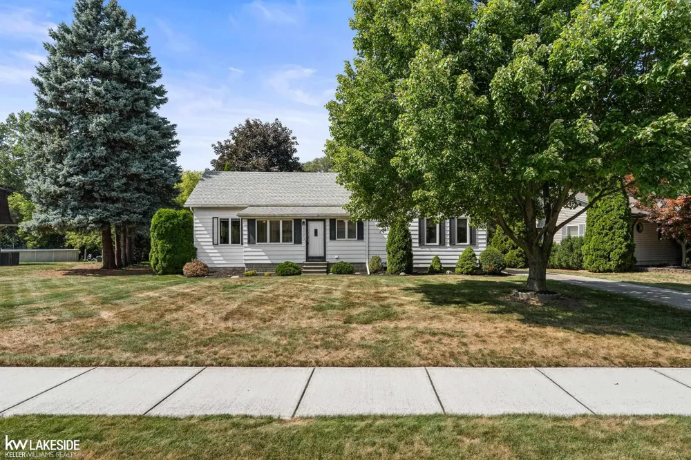 32251 Fruehauf Road Fraser City, MI 48026