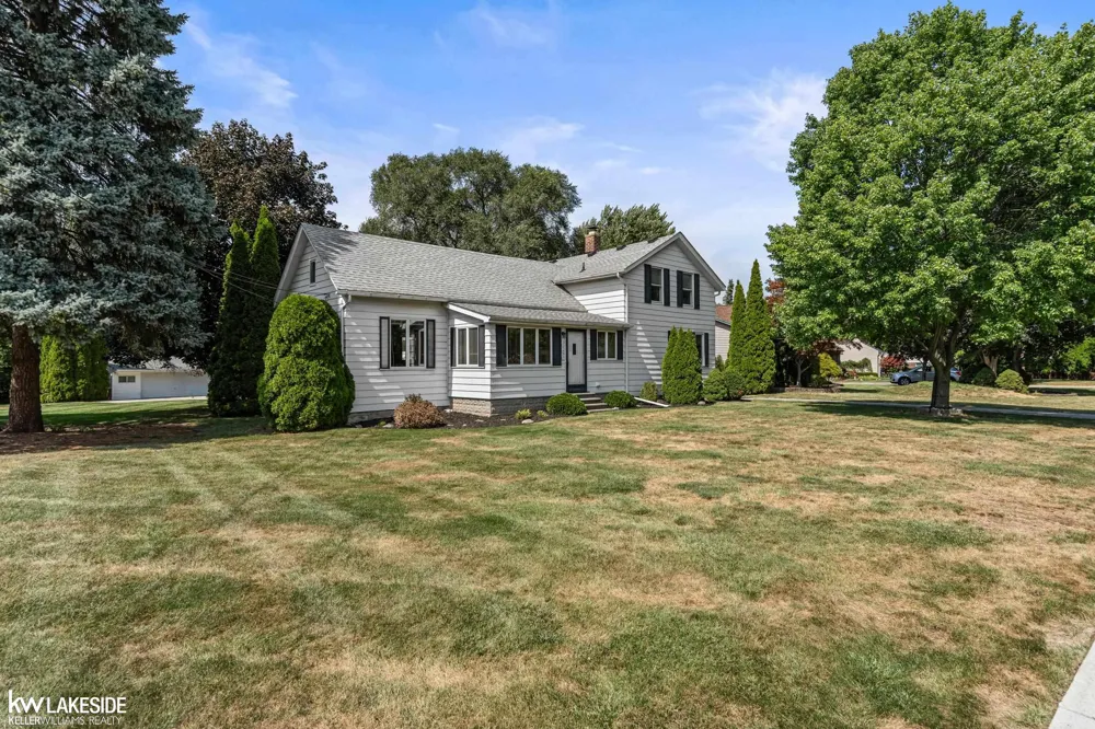 32251 Fruehauf Road Fraser City, MI 48026