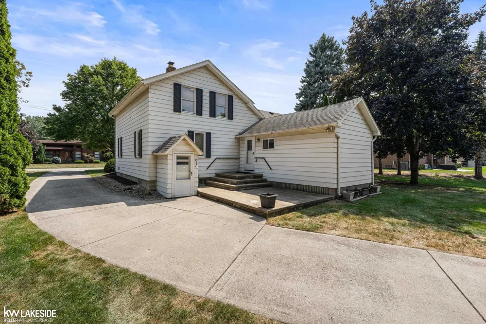 32251 Fruehauf Road Fraser City, MI 48026