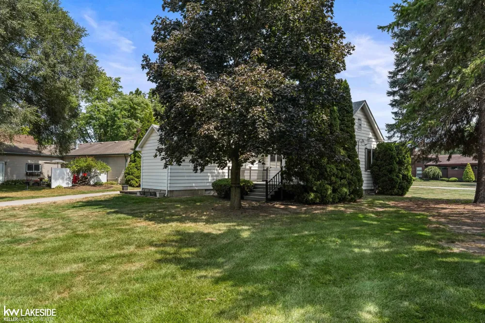 32251 Fruehauf Road Fraser City, MI 48026