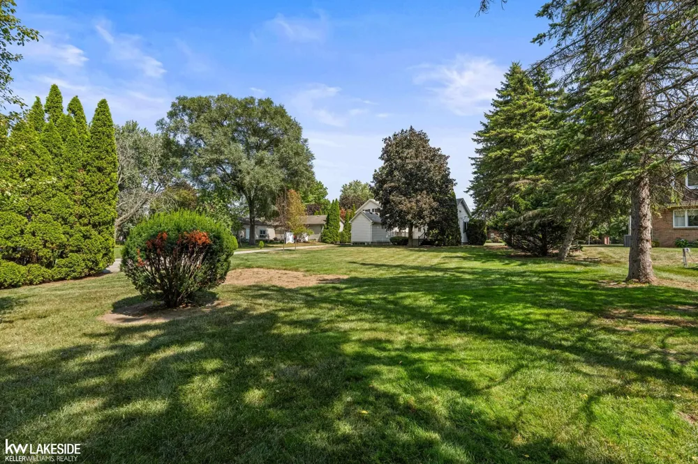 32251 Fruehauf Road Fraser City, MI 48026