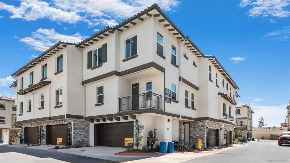 329 Ocotillo Gl Escondido, CA 92025
