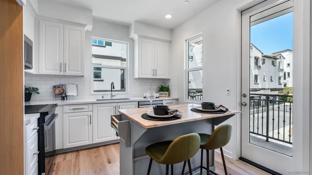 329 Ocotillo Gl Escondido, CA 92025