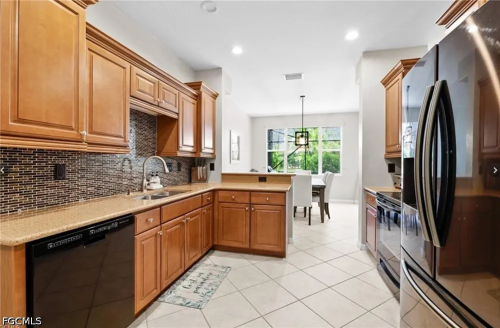 Larino Loop Estero, FL 33928