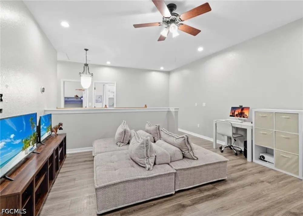 Larino Loop Estero, FL 33928