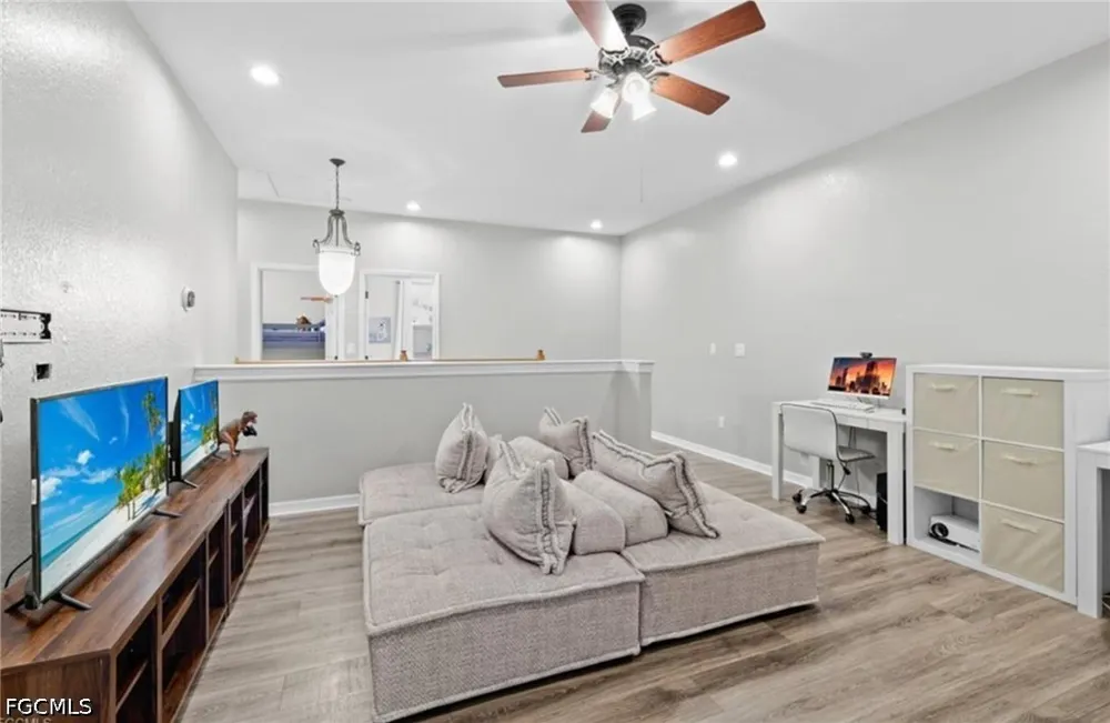 Larino Loop Estero, FL 33928