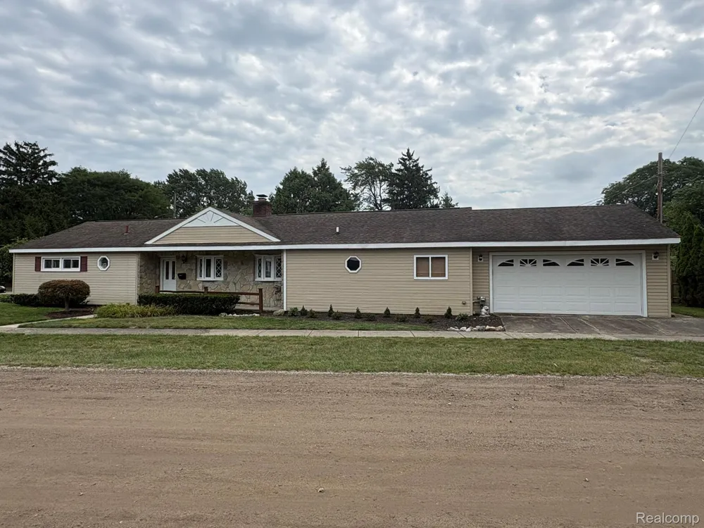 32223 Woodbrook Drive Wayne City, MI 48184
