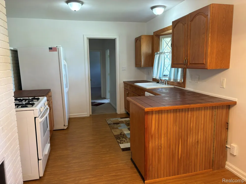 32223 Woodbrook Drive Wayne City, MI 48184