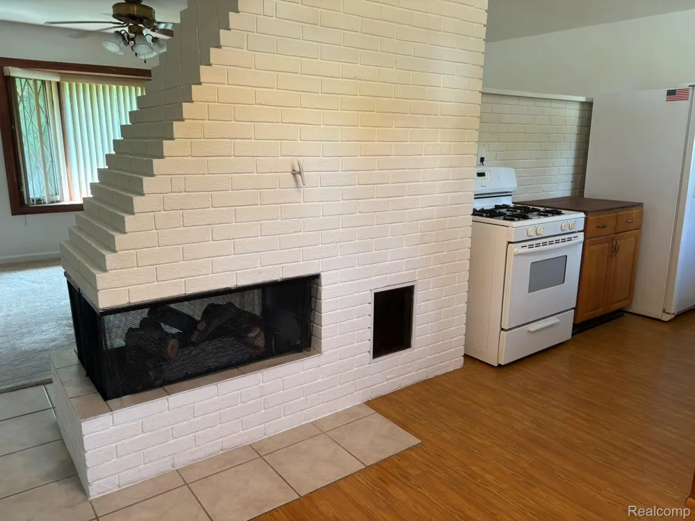 32223 Woodbrook Drive Wayne City, MI 48184