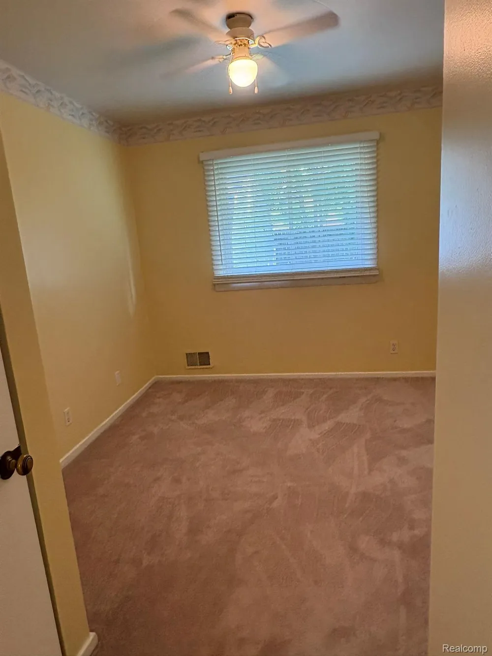 32223 Woodbrook Drive Wayne City, MI 48184