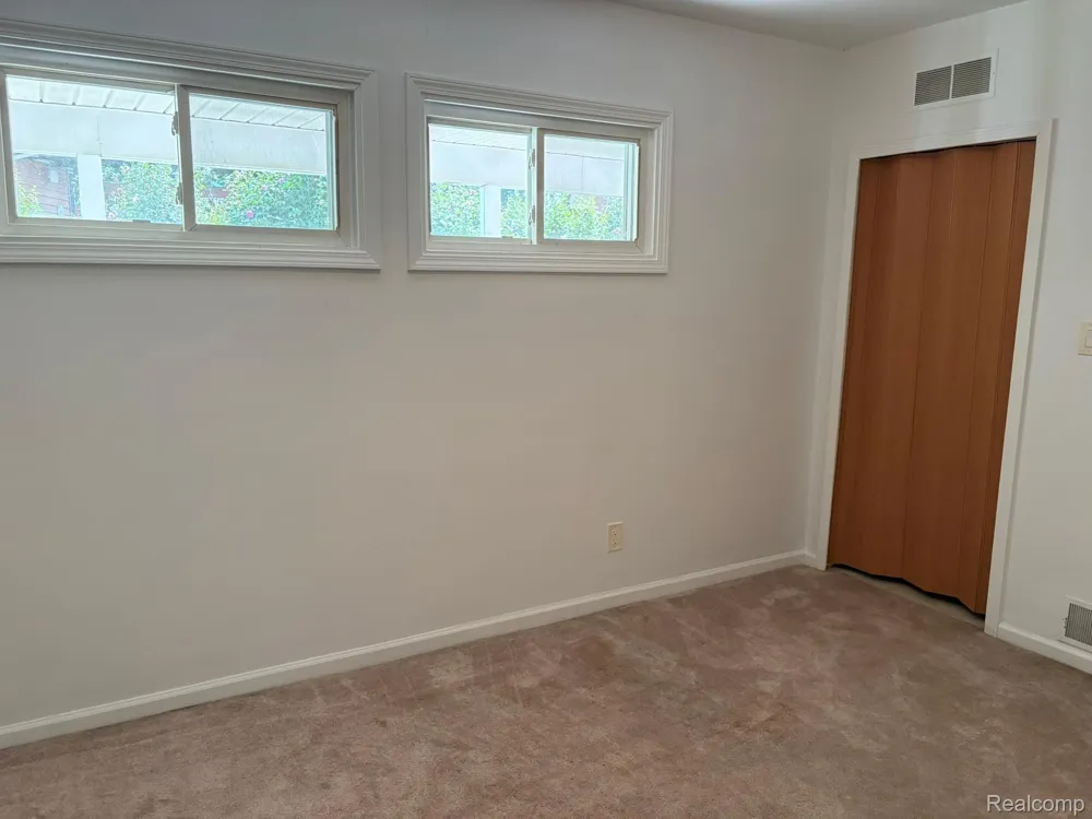 32223 Woodbrook Drive Wayne City, MI 48184