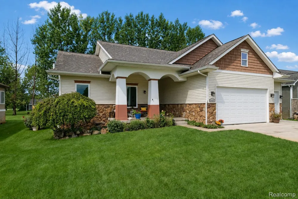 16351 Silver Fox Circle Fenton Charter Township, MI 48451
