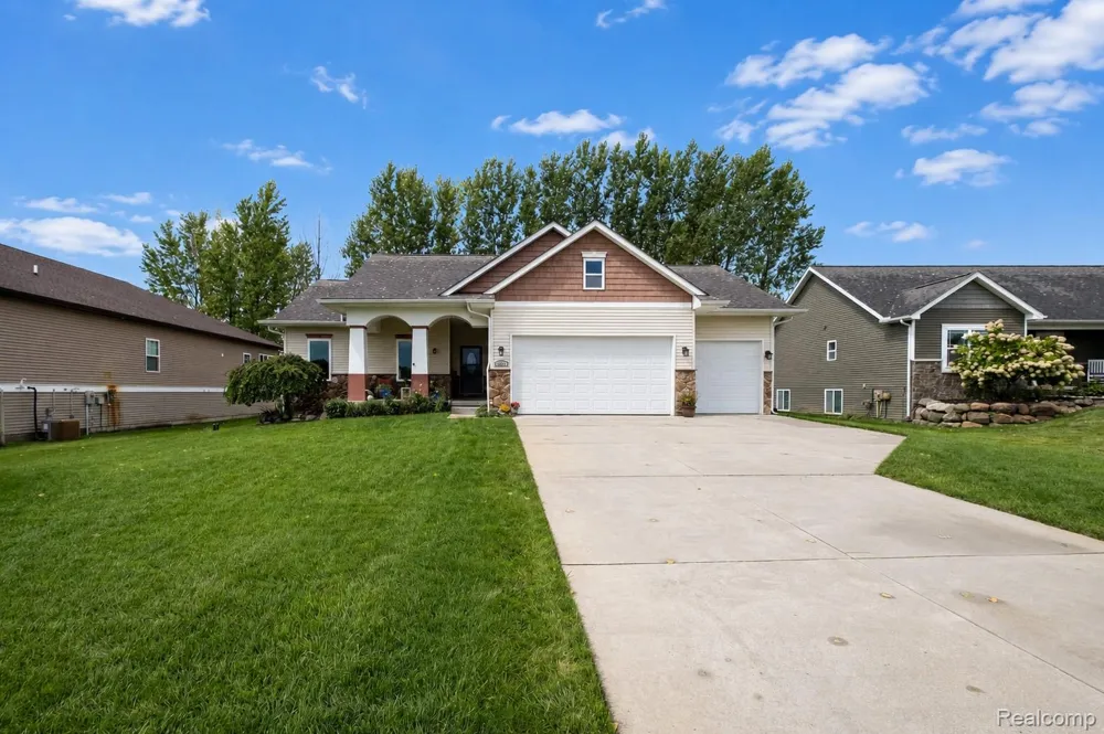 16351 Silver Fox Circle Fenton Charter Township, MI 48451