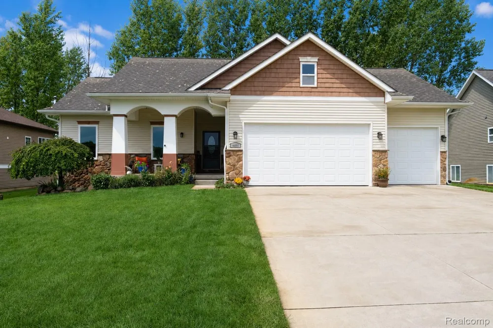 16351 Silver Fox Circle Fenton Charter Township, MI 48451