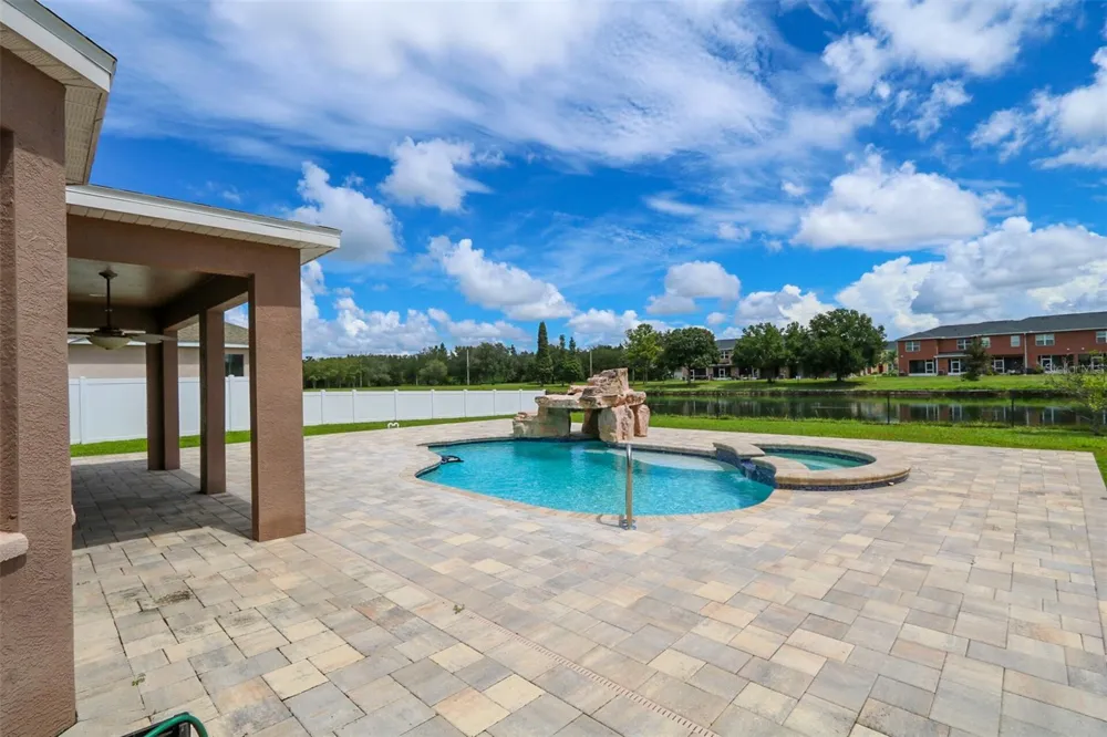 9018 PINEBREEZE DRIVE Riverview, FL 33578