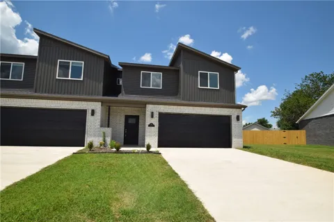 704 Sun Meadows Loop